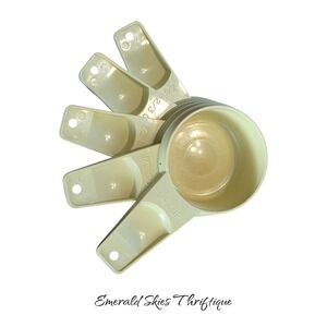 Vintage Tupperware 5 piece measuring cups, READ. Free ship